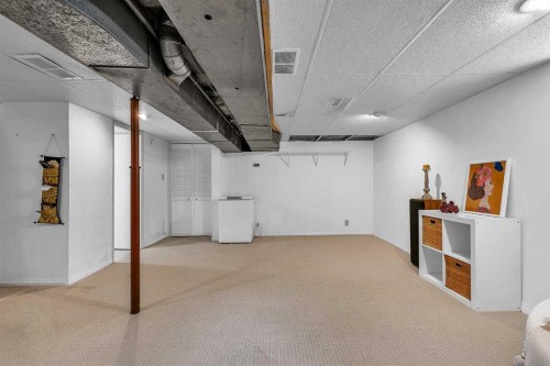 712 14 Street Se, Calgary, AB - Indoor