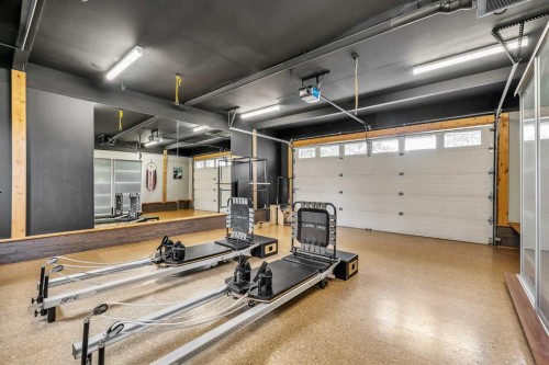 712 14 Street Se, Calgary, AB - Indoor Photo Showing Garage