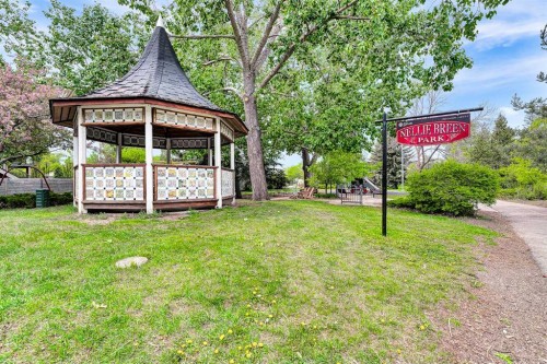 712 14 Street Se, Calgary, AB - Outdoor With Backyard