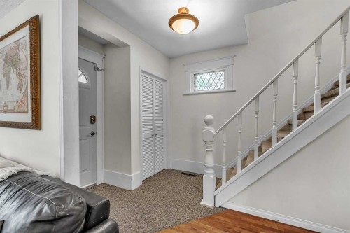 712 14 Street Se, Calgary, AB - Indoor Photo Showing Other Room