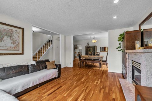 712 14 Street Se, Calgary, AB - Indoor Photo Showing Living Room With Fireplace