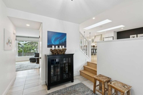 5924 Dalridge Hill Nw, Calgary, AB - Indoor Photo Showing Other Room