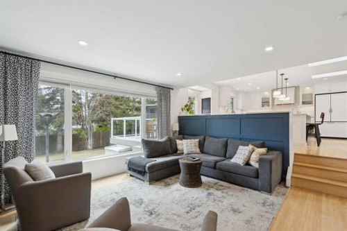 5924 Dalridge Hill Nw, Calgary, AB - Indoor Photo Showing Living Room