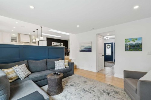 5924 Dalridge Hill Nw, Calgary, AB - Indoor Photo Showing Living Room