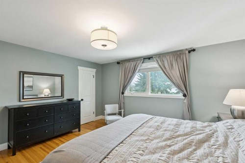 5924 Dalridge Hill Nw, Calgary, AB - Indoor Photo Showing Bedroom