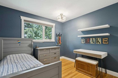 5924 Dalridge Hill Nw, Calgary, AB - Indoor Photo Showing Bedroom