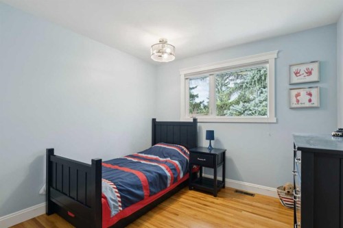 5924 Dalridge Hill Nw, Calgary, AB - Indoor Photo Showing Bedroom