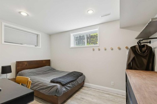 5924 Dalridge Hill Nw, Calgary, AB - Indoor Photo Showing Bedroom