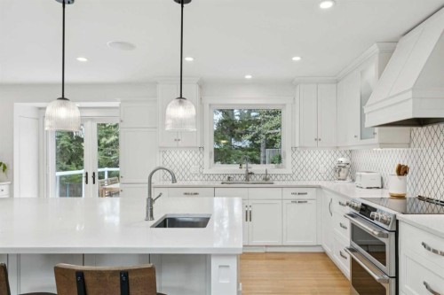 5924 Dalridge Hill Nw, Calgary, AB - Indoor Photo Showing Kitchen With Upgraded Kitchen