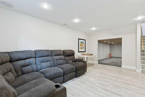 5924 Dalridge Hill Nw, Calgary, AB - Indoor Photo Showing Living Room