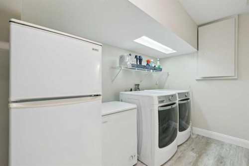 5924 Dalridge Hill Nw, Calgary, AB - Indoor Photo Showing Laundry Room