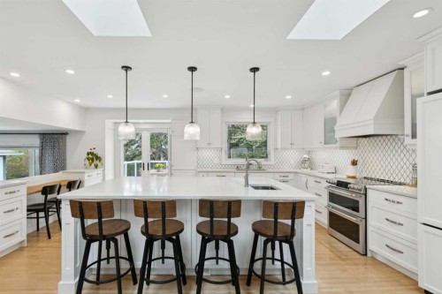5924 Dalridge Hill Nw, Calgary, AB - Indoor Photo Showing Kitchen With Upgraded Kitchen