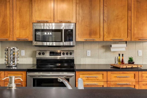 159 Cimarron Grove Crescent, Okotoks, AB - Indoor Photo Showing Kitchen