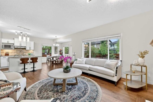 13 Cougar Ridge Circle Sw, Calgary, AB - Indoor Photo Showing Living Room