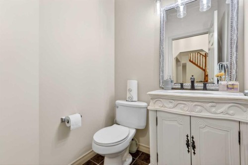 13 Cougar Ridge Circle Sw, Calgary, AB - Indoor Photo Showing Bathroom