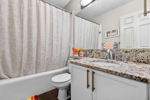 13 Cougar Ridge Circle Sw, Calgary, AB - Indoor Photo Showing Bathroom