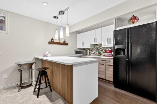 13 Cougar Ridge Circle Sw, Calgary, AB - Indoor Photo Showing Kitchen
