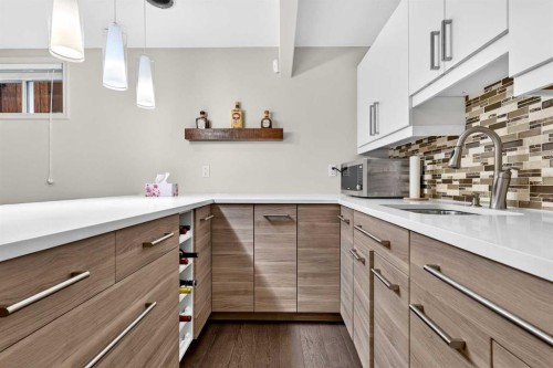13 Cougar Ridge Circle Sw, Calgary, AB - Indoor Photo Showing Kitchen