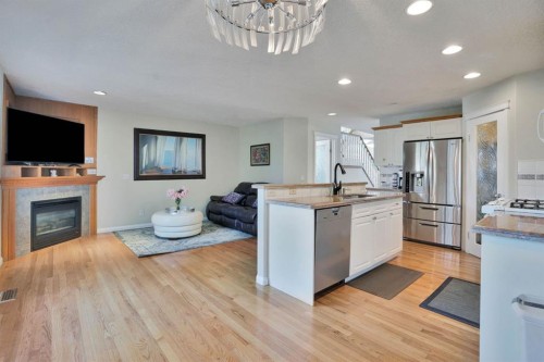 1650 Westmount Boulevard Nw, Calgary, AB - Indoor With Fireplace