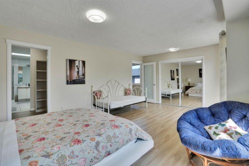 1650 Westmount Boulevard Nw, Calgary, AB - Indoor Photo Showing Bedroom