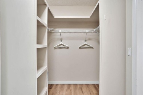 1650 Westmount Boulevard Nw, Calgary, AB - Indoor With Storage