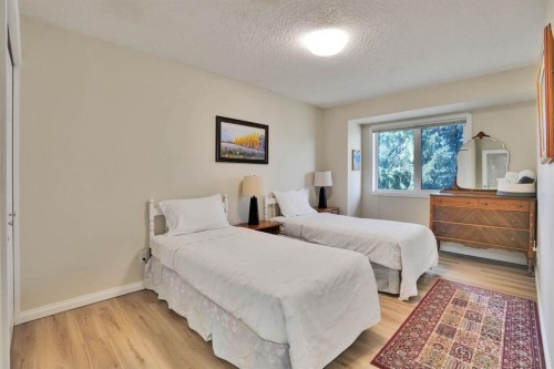 1650 Westmount Boulevard Nw, Calgary, AB - Indoor Photo Showing Bedroom