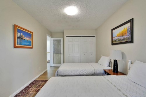 1650 Westmount Boulevard Nw, Calgary, AB - Indoor Photo Showing Bedroom
