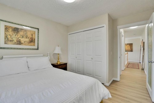 1650 Westmount Boulevard Nw, Calgary, AB - Indoor Photo Showing Bedroom