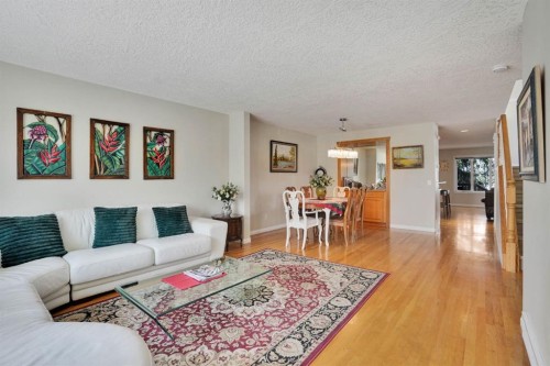 1650 Westmount Boulevard Nw, Calgary, AB - Indoor Photo Showing Living Room