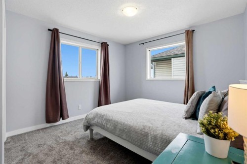 390 Douglas Ridge Circle Se, Calgary, AB - Indoor Photo Showing Bedroom