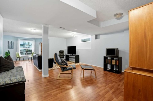 390 Douglas Ridge Circle Se, Calgary, AB - Indoor