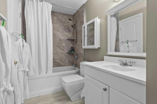 72 Marquis Place Se, Airdrie, AB - Indoor Photo Showing Bathroom