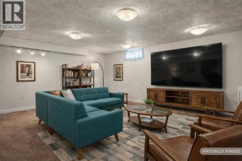 72 Marquis Place Se, Airdrie, AB - Indoor Photo Showing Living Room