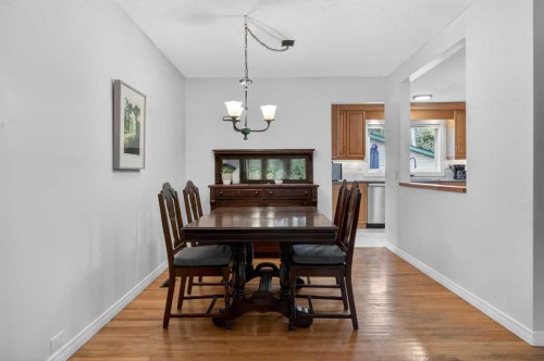 203 Southampton Drive Sw, Calgary, AB - Indoor Photo Showing Dining Room