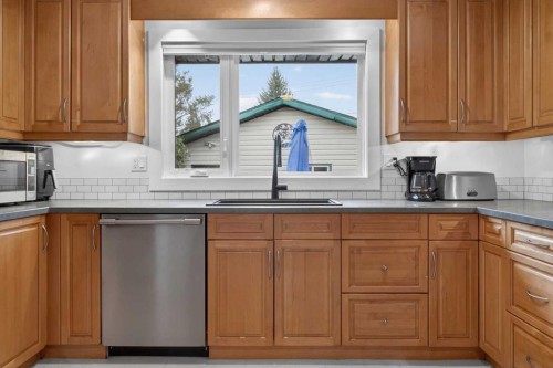 203 Southampton Drive Sw, Calgary, AB - Indoor Photo Showing Kitchen