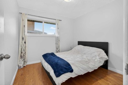 203 Southampton Drive Sw, Calgary, AB - Indoor Photo Showing Bedroom