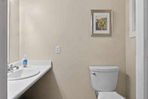 203 Southampton Drive Sw, Calgary, AB - Indoor Photo Showing Bathroom