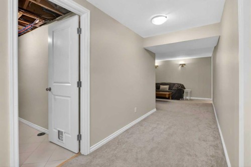 203 Southampton Drive Sw, Calgary, AB - Indoor Photo Showing Other Room