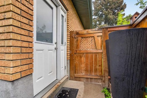 203 Southampton Drive Sw, Calgary, AB - Outdoor With Exterior