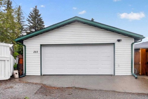 203 Southampton Drive Sw, Calgary, AB - Outdoor With Exterior