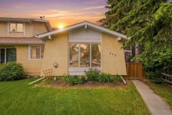 217 Woodvale Bay SW Calgary, AB T2W 3L4