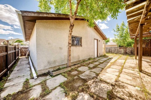 3224 Rundlelawn Road Ne, Calgary, AB 