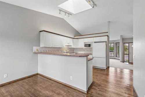 121 Quigley Drive, Cochrane, AB - Indoor