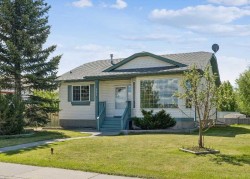 121 Quigley Drive Cochrane, AB T4C 1R1