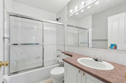121 Quigley Drive, Cochrane, AB - Indoor Photo Showing Bathroom