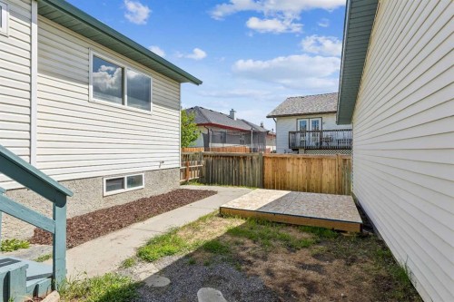 121 Quigley Drive, Cochrane, AB - Outdoor With Exterior