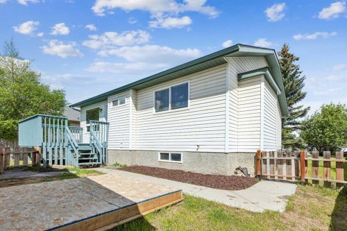 121 Quigley Drive, Cochrane, AB - Outdoor