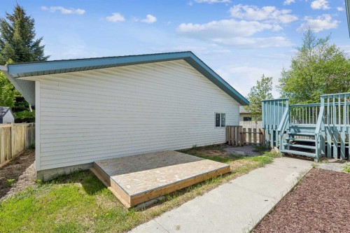 121 Quigley Drive, Cochrane, AB - Outdoor