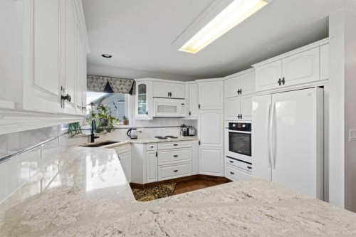 37 Riverview Close, Cochrane, AB 