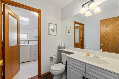 37 Riverview Close, Cochrane, AB 